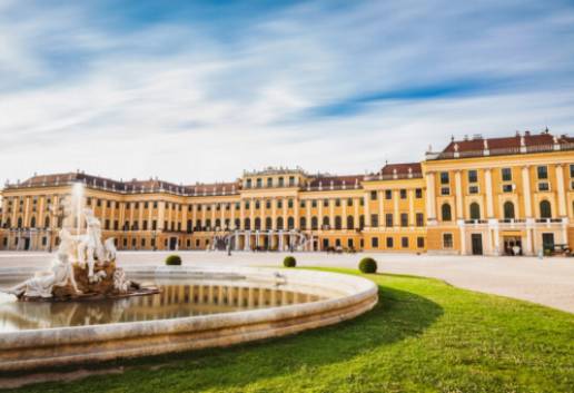 El majestuoso Palacio de Schönbrunn: Abrazando el legado de la realeza de los Habsburgo.