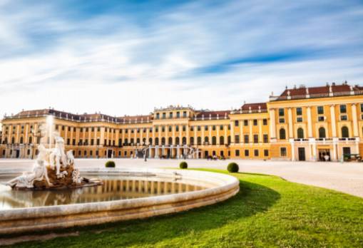 Palacio de Hofburg: El corazón del poder imperial austriaco.