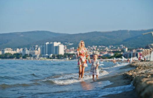 Políticas y servicios para mascotas en resorts de playa en Bulgaria.