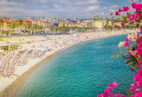 Navegando por la Riviera Francesa: Una guía de transporte público y alquiler de coches.