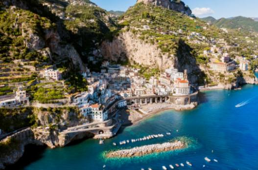 De la finca a la mesa: La odisea del aceite de oliva en Amalfi.