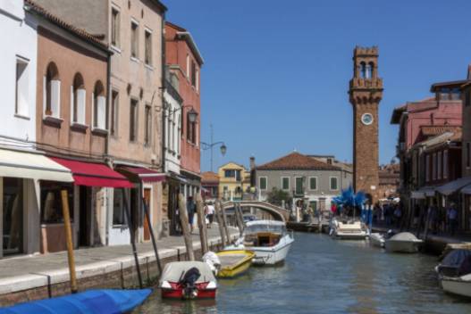 Descubriendo la Paleta Vibrante: Una Guía de las Casas de Colores de Burano