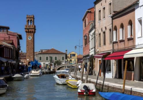 El encaje de Burano: una tradición en manteles de mesa.