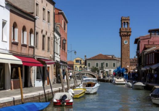 Tours artesanales: Explorando la artesanía de Murano y Burano