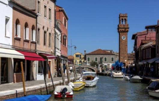 El Encaje de Burano: Tejiendo los Hilos de la Historia