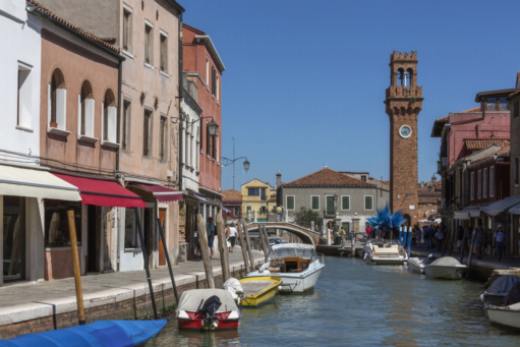 La vibrante paleta de Burano: Un viaje fotográfico