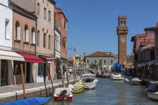 Navegando por las aguas: Consejos para fotografiar los canales de Murano y Burano