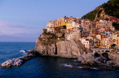 Verano en Cinque Terre: Sol, Mar y Festivales