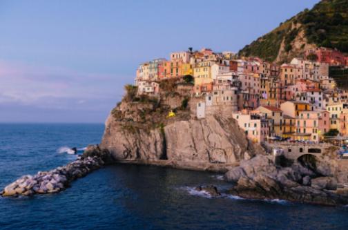 Opciones de transporte sostenible para explorar Cinque Terre.