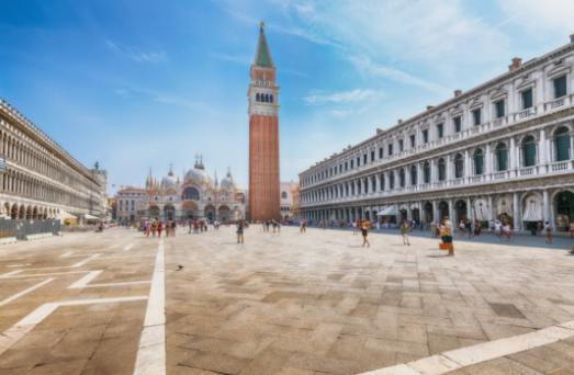 Tendencias emergentes en el arte contemporáneo vistas a través de la Bienal de Venecia.