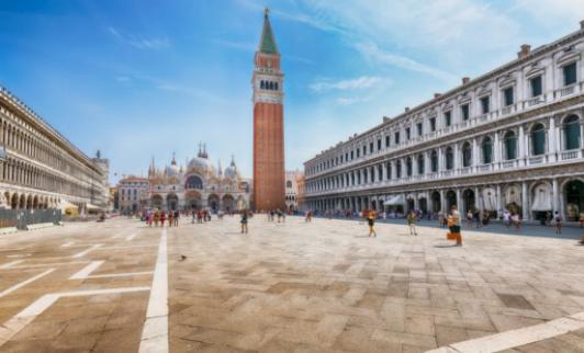 Venecia y la Bienal: Cómo la Ciudad Influye en el Arte.