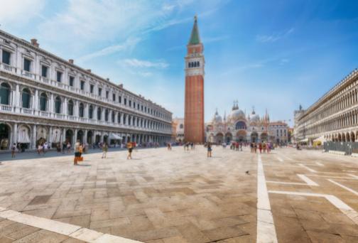 Venecia después del anochecer: Una guía de vida nocturna y entretenimiento