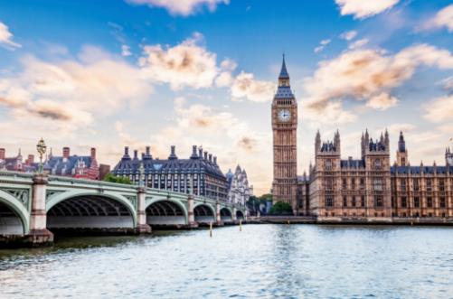 Orgullo en Londres: Una celebración de la comunidad LGBTQ+.