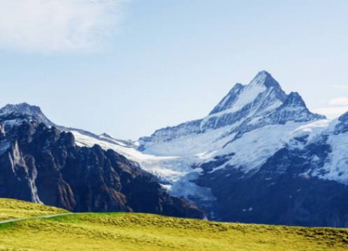 Aventuras de otoño: Viñedos, cosechas y senderismo en los Alpes suizos.