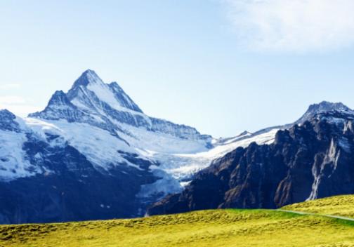 Una guía para elegir tu base en los Alpes suizos: las mejores ciudades para cada viajero.