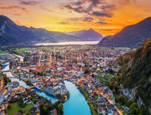 Descubriendo artesanos locales: artesanías hechas a mano en Interlaken.