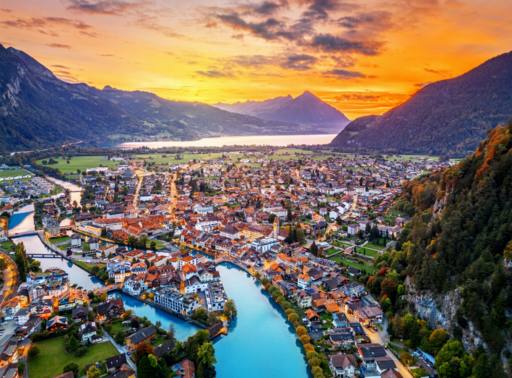 Deportes de aventura en Interlaken: desde paracaidismo hasta parapente.