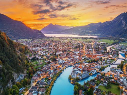 Paseo en lancha a motor en el lago Brienz: Aventuras de alta velocidad en Interlaken.